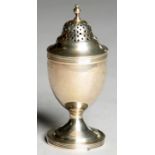 A GEORGE III VASE SHAPED SILVER CASTER AND COVER, WITH REEDED RIMS, 11CM H, BY MAKER W.S, LONDON