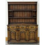 AN ANTIQUE STYLE PANELLED OAK DRESSER AND RACK, 187CM H; 139 X 45CM