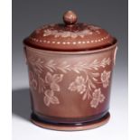 A WEDGWOOD VIGORNIAN WARE SUCRIER AND COVER, C1875, WITH ETCHED ROCKINGHAM BROWN GLAZE, 12.5CM H,