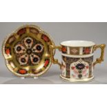 A ROYAL CROWN DERBY IMARI PATTERN LOVING CUP AND DISH, CUP 7.5CM H, PRINTED MARK, CUP BOXED Both