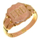 A 9CT GOLD GENTLEMAN'S SIGNET RING, BIRMINGHAM 1923, 6.2G, SIZE V Slight wear to hoop only