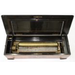 A SWISS MUSICAL BOX, WITH 43.5CM PINNED CYLINDER AND TWO PIECE COMB, IN INLAID ROSEWOOD CASE, WITH
