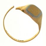 AN 18CT GOLD SIGNET RING,  2.4G