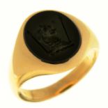 A GOLD SIGNET RING WITH ONYX INTAGLIO, APPARENTLY UNMARKED, 7G, SIZE N Good condition