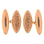 A PAIR OF VICTORIAN 9CT GOLD SHUTTLE SHAPED CUFFLINKS, BIRMINGHAM 1895, 5.4G Good condition, no