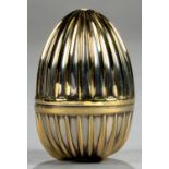AN ELIZABETH II FLUTED SILVER GILT EGG, THE LID OPENING TO REVEAL LILY OF THE VALLEY 'SURPRISE',