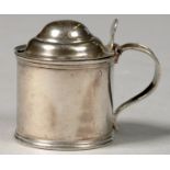 AN IRISH WILLIAM IV SILVER MUSTARD POT, CRESTED, 5.5CM H, MARKED ON BODY, LID AND BASE, BY HENRY