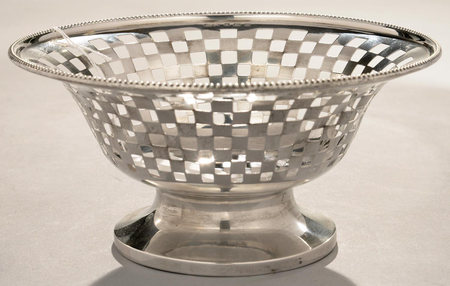 A GEORGE V PIERCED SILVER FRUIT BOWL WITH BEADED RIM, 20CM D, BY J. GLOSTER AND SONS LIMITED,