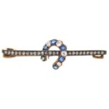 A VICTORIAN SAPPHIRE AND DIAMOND HORSESHOE AND BAR BROOCH, IN SILVER AND GOLD, 43MM, 4.6G, C1900