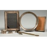 THREE SILVER PHOTOGRAPH FRAMES, VARIOUS MAKERS AND DATES, CIRCULAR FRAME 10.5CM D, EARLY 20TH C,
