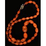 A NECKLACE OF IMITATION AMBER BEADS Good condition