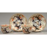 A PAIR OF NEW HALL TEACUPS AND SAUCERS, PATTERN 446, SAUCERS 14CM DIA, C1800 Good condition