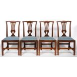 A SET OF FOUR GEORGE III ELM DINING CHAIRS, WITH PIERCED SPLAT AND SLIP SEAT, SEAT HEIGHT 44CM,