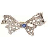 A SAPPHIRE AND DIAMOND BOW BROOCH, IN WHITE GOLD, 34MM, 4.1G Good condition