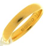 A 22CT GOLD WEDDING RING, BIRMINGHAM 1923, 4G, SIZE N Wear consistent with age