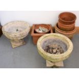 A QUANTITY OF GARDEN POTS, 39CM H X 45CM W AND SMALLER