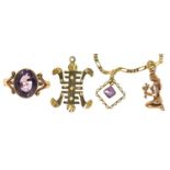 A GOLD CHAIN, A 9CT GOLD NUDE WOMAN CHARM, A GOLD AND AMETHYST PENDANT AND AN AMETHYST RING IN