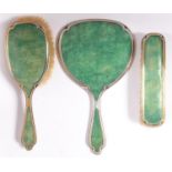 A GEORGE V THREE PIECE SILVER GILT AND SHAGREEN BRUSH SET, HAND MIRROR 24CM L, BY WILLIAM COMYNS AND