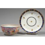 A FLIGHT WORCESTER SHANKED BLUE AND GILT SAUCER DISH, 19.5CM DIA, UNDERGLAZE BLUE OPEN CRESCENT,