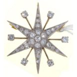 A DIAMOND STAR BROOCH IN VICTORIAN STYLE, IN TWO COLOUR GOLD, WITH 18CT GOLD BROOCH FITTING, 32 MM