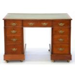 AN EDWARDIAN WALNUT PEDESTAL DESK, 72CM H; 58 X 106CM