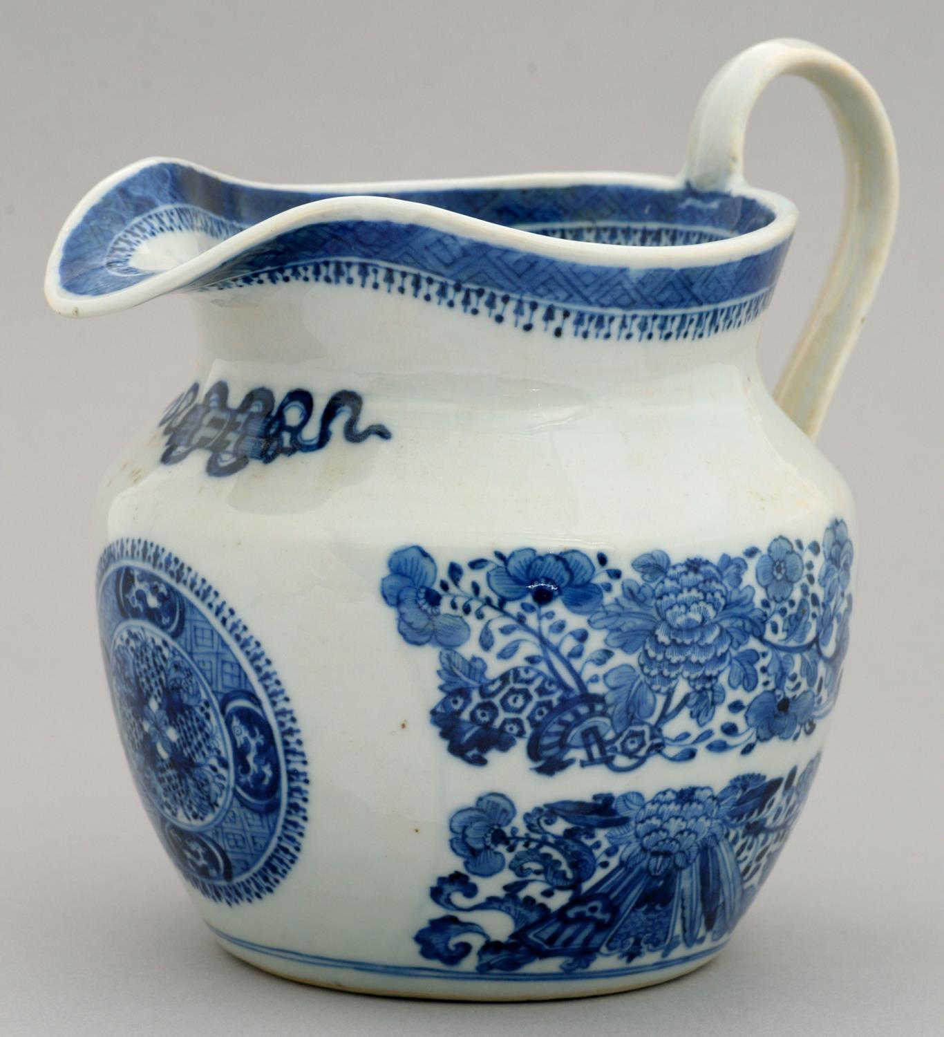 A CHINESE BLUE AND WHITE EXPORT PORCELAIN JUG, EARLY 19TH C  in Fitzhugh pattern, 20cm h Good