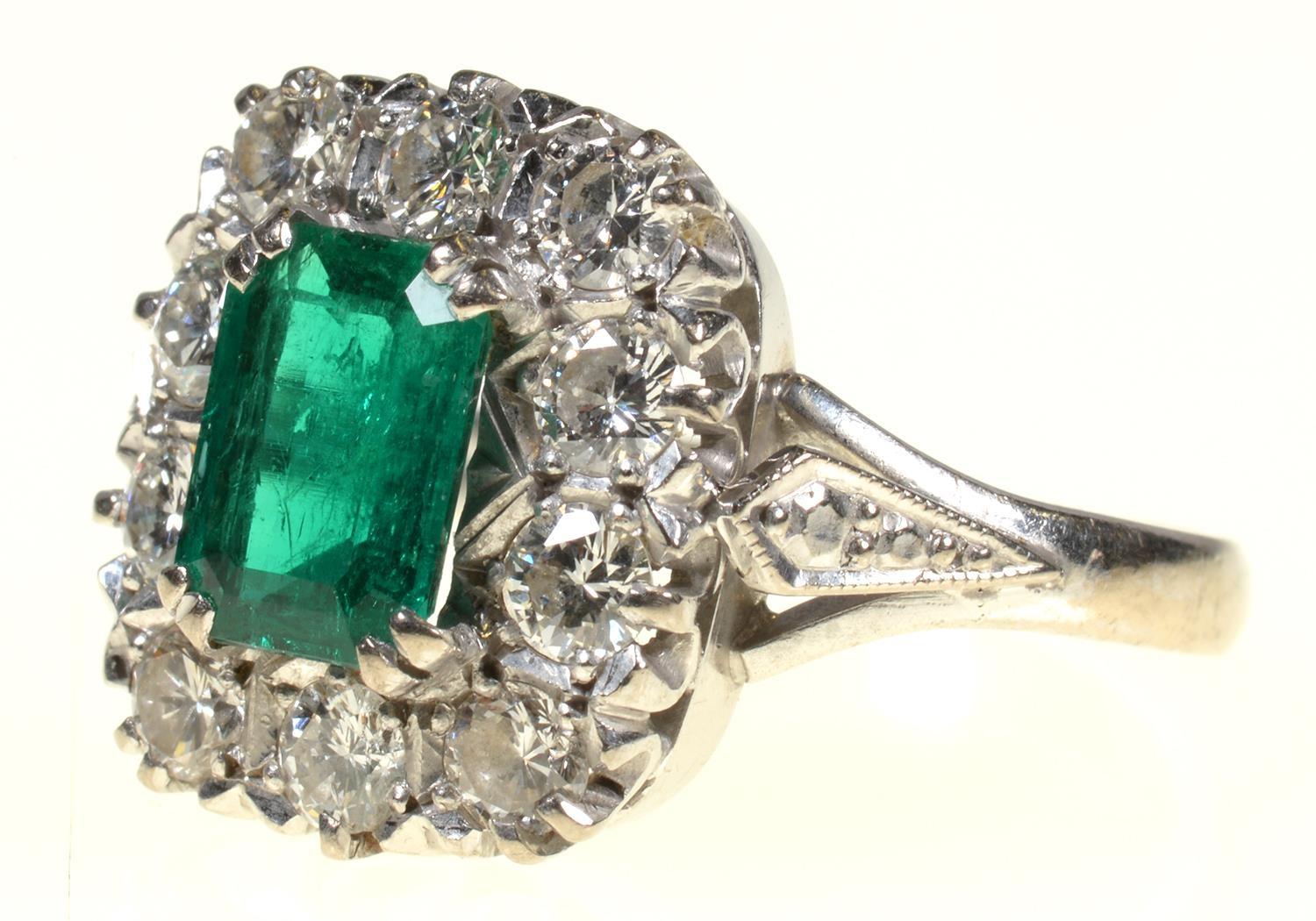 AN EMERALD AND DIAMOND RING  the step cut emerald of approx 4 x 6mm in a surround of ten evenly - Image 6 of 7