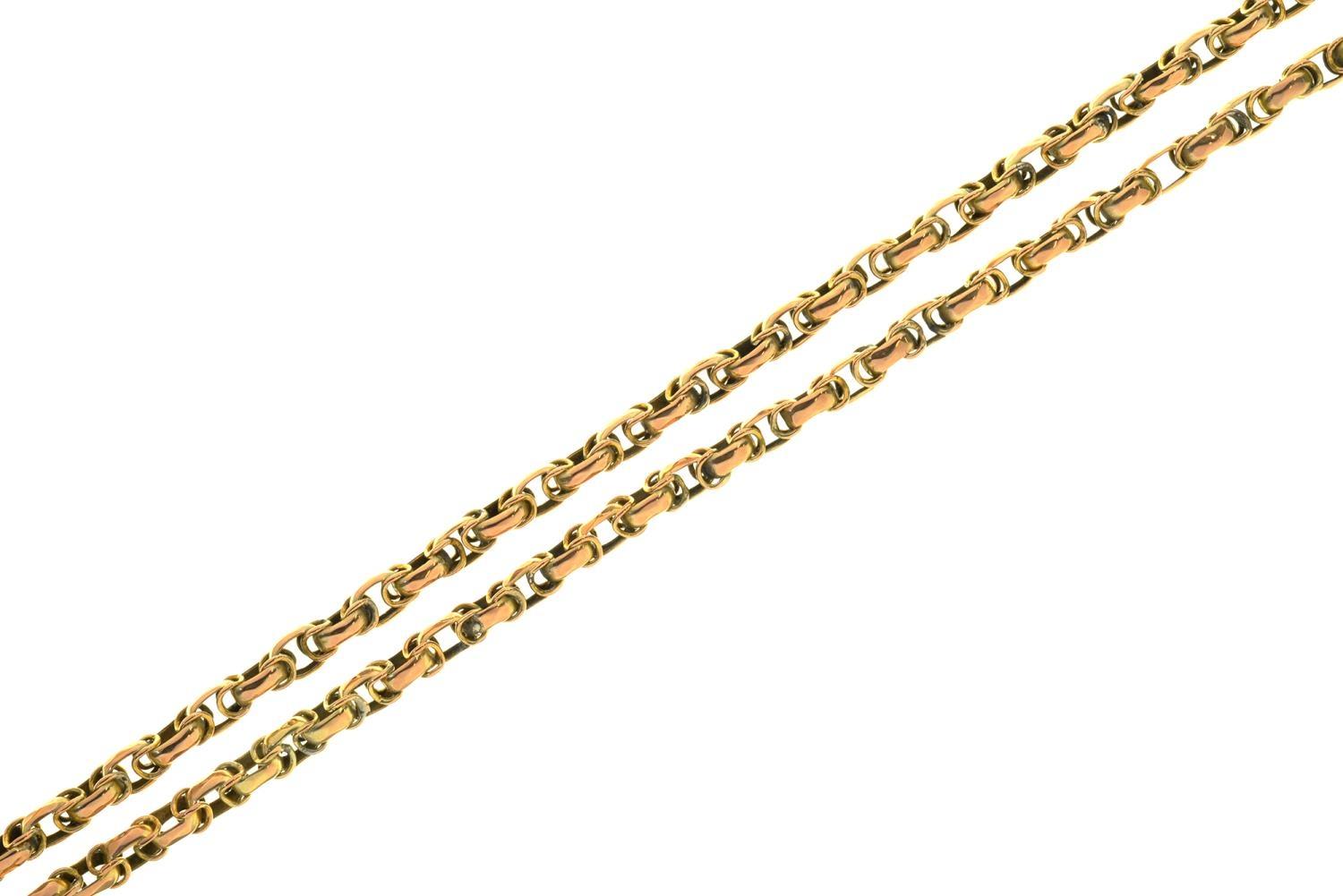 A GOLD LONG CHAIN, LATE 19TH C  approx 155cm, marked 9ct, 27.5g Light wear consistent with age, no