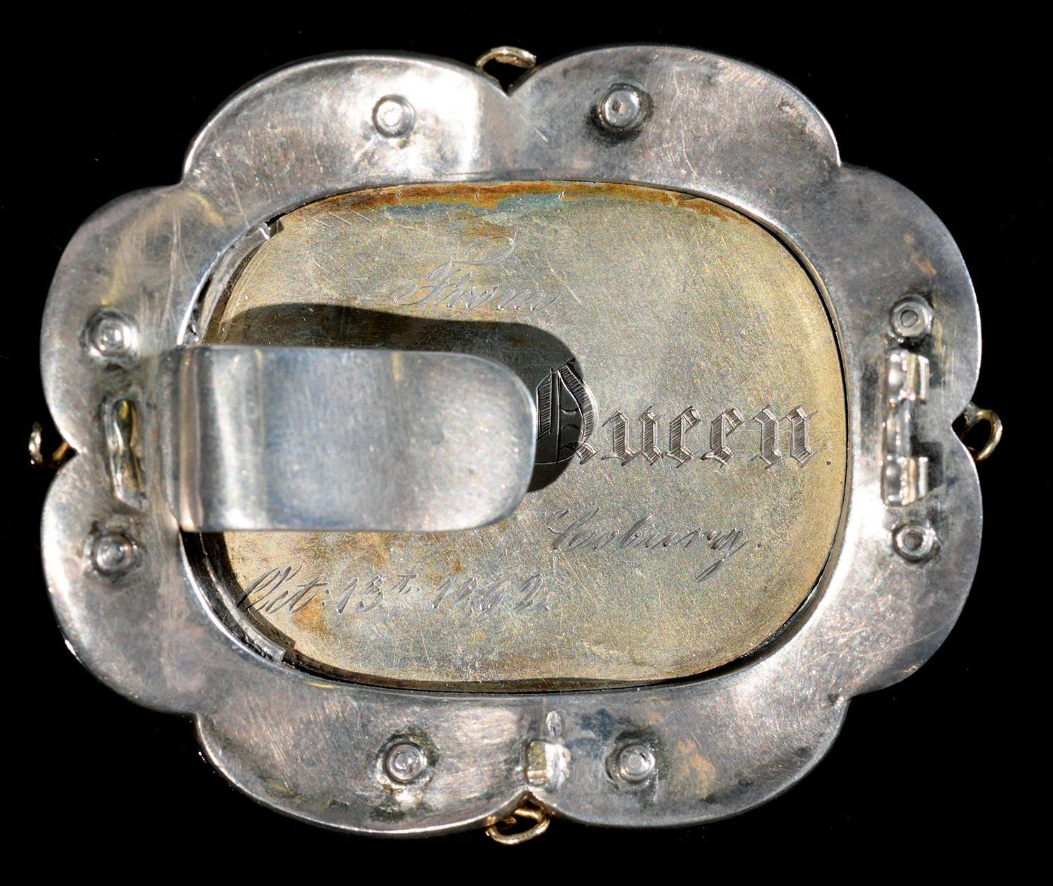 ROYAL.  A PARCEL GILT SILVER BROOCH with cast oblong engraved bas relief view of a schloss, possibly - Image 2 of 2