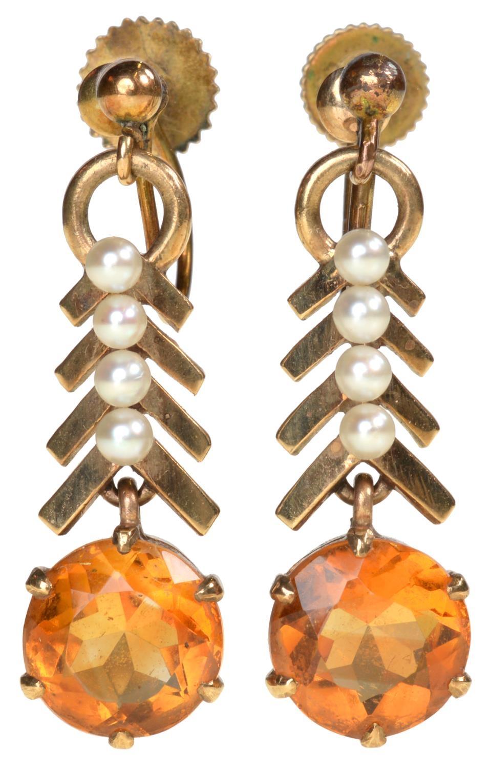 A PAIR OF CITRINE AND CULTURED PEARL PENDANT EARRINGS  in gold, 26mm, marked 9c, Garrard & Co Ltd