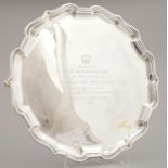 AN ELIZABETH II SILVER SALVER, WITH BATH BORDER ON FOUR HOOF FEET, 23CM DIAM, BY C.J. VANDER LTD.,