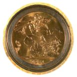 GOLD COIN. SOVEREIGN 1981, MOUNTED IN A 9CT GOLD RING, LONDON 1975, 16.3G, SIZE V Condition