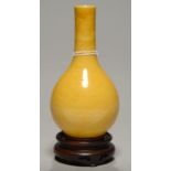 A CHINESE INCISED YELLOW MONOCHROME DRAGON VASE, 13CM H, UNDERGLAZE BLUE CHENGHUA MARK WITHIN CIRCLE