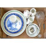 A SET OF FIVE BOOTH'S REAL OLD WILLOW PATTERN DINNER PLATES AND MISCELLANEOUS OTHER GLASS AND