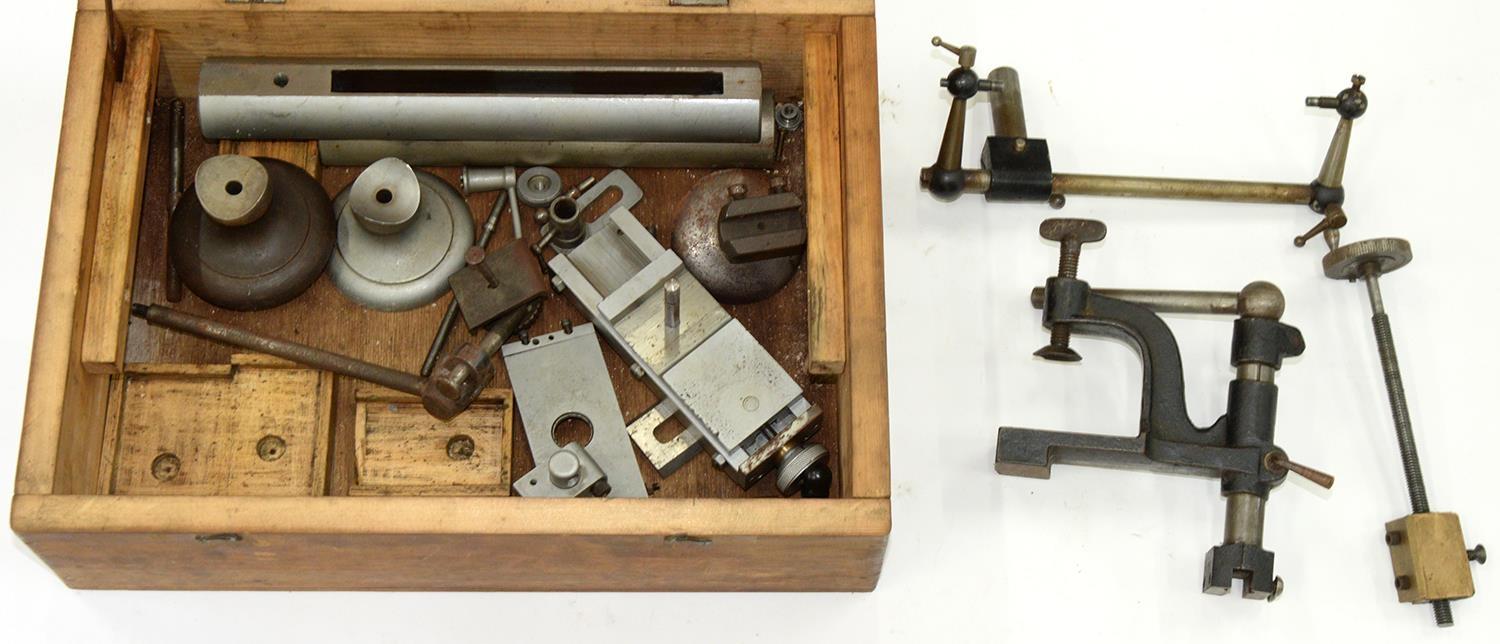 MISCELLANEOUS WATCH MAKER’S LATHE PARTS IN A WOOD BOX Condition report