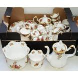 AN EXTENSIVE ROYAL ALBERT OLD COUNTRY ROSES PATTERN TEA SERVICE AND COLLECTION OF THE MANUFACTURER'S