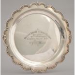 GOLFING INTEREST. A GEORGE V SILVER SALVER WITH CAVETTO AND 'C' SCROLL BORDER, ON BUN FEET, ENGRAVED
