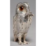 AN ELIZABETH II SILVER OWL NOVELTY SALT CELLAR AND SPOON WITH MOUSE TERMINAL, AMBER COLOURED