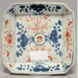 A CHINESE IMARI DISH, EARLY 18TH C, OF SQUARE SHAPE WITH CANTED CORNERS, 15CM W, DEALER'S