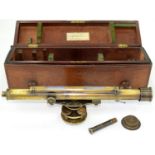 A BRASS SURVEYOR'S LEVEL, C1900, THE TELESCOPE SURMOUNTED BY A BUBBLE LEVEL, IN FITTED MAHOGANY