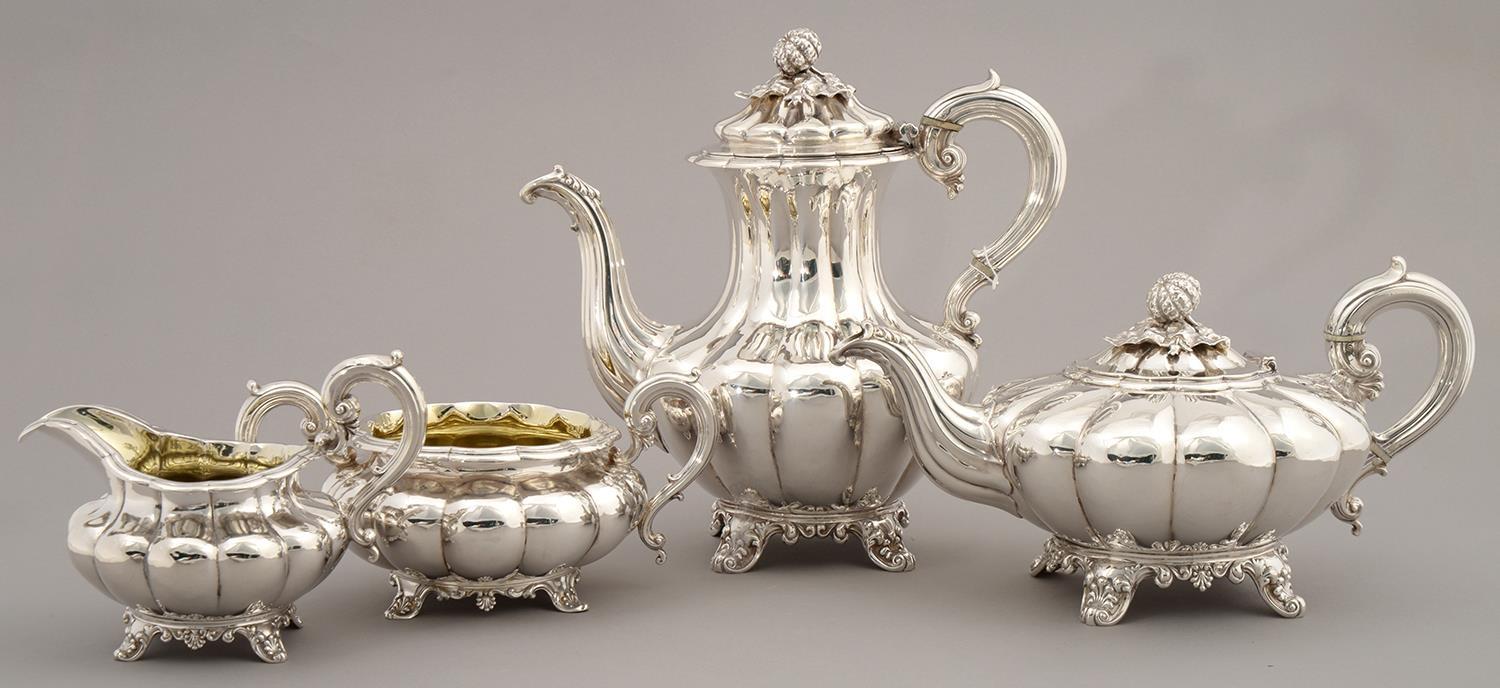 A WILLIAM IV SILVER MELON-SHAPED TEA AND COFFEE SERVICE, WITH MELON KNOP, COFFEE POT 23CM H, BY