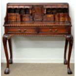 A MAHOGANY WRITING TABLE, 20TH C, IN GEORGE III STYLE, THE SUPERSTRUCTURE OF CAVETTO FORM WITH
