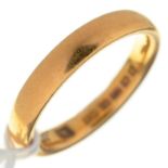 A 22CT GOLD WEDDING RING, BIRMINGHAM 1921, 5.1G, SIZE M Condition report  Good condition