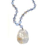 A CHINESE CHALCEDONY NECKLACE AND PENDANT, PENDANT 47MM  Condition report  Good condition