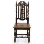 A VICTORIAN CARVED OAK HALL CHAIR WITH BOARDED SEAT AND SPIRAL TURNED UPRIGHTS, SEAT HEIGHT 46CM