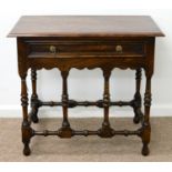 AN OAK SIDE TABLE, 20TH C, IN WILLIAM III STYLE, HAVING OVERSAILING TOP, THE MOULDED DRAWER WITH