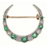 AN EMERALD AND DIAMOND CRESCENT BROOCH, 20TH C, IN VICTORIAN STYLE, 24MM, 4.7G Marks erased; good