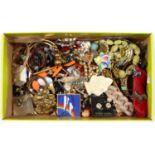 MISCELLANEOUS COSTUME JEWELLERY Many items in good condition
