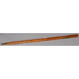 A BRITISH MILITARY OFFICER'S BRASS AND VARNISHED LIGHT WOOD PACE STICK, FIRST HALF 20TH C, 91CM Good