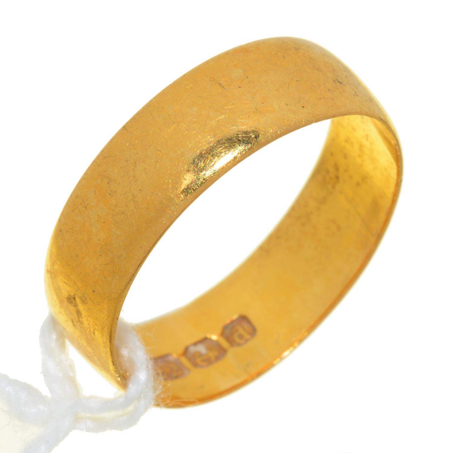 A 22CT GOLD WEDDING RING, BIRMINGHAM 1903, 3.7G, SIZE K Light wear